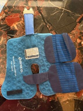 BREG WrapOr Hand/Wrist Support in Blue